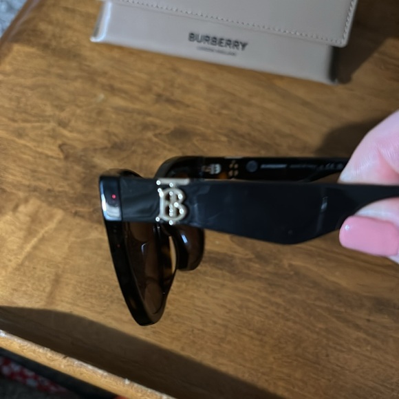 Full set! 100% authentic Burberry sunglasses. Never been worn. - Picture 11 of 16